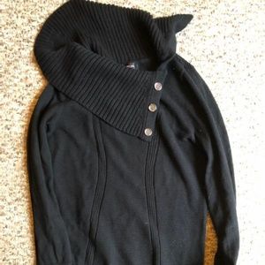 Black cotton knit sweater, slightly long, cowlneck